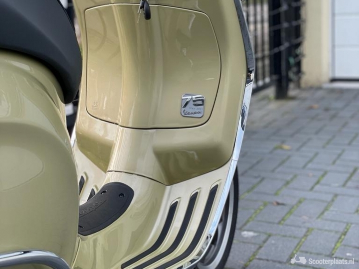 Vespa Primavera Touring beige